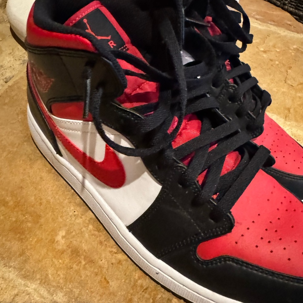 Jordan 1 Mid